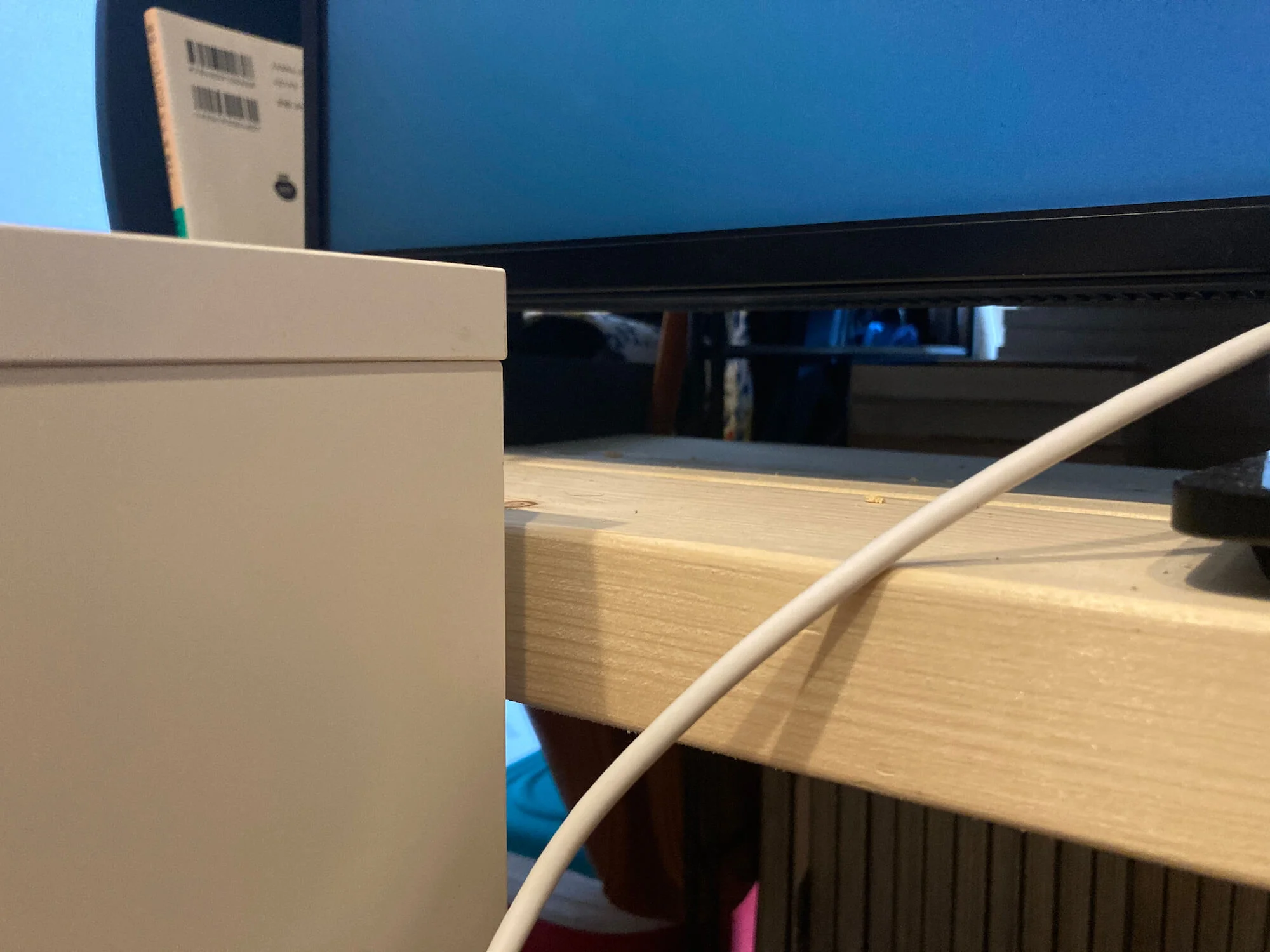 【DIY】机の奥行きを増やす棚を2×4材で作った