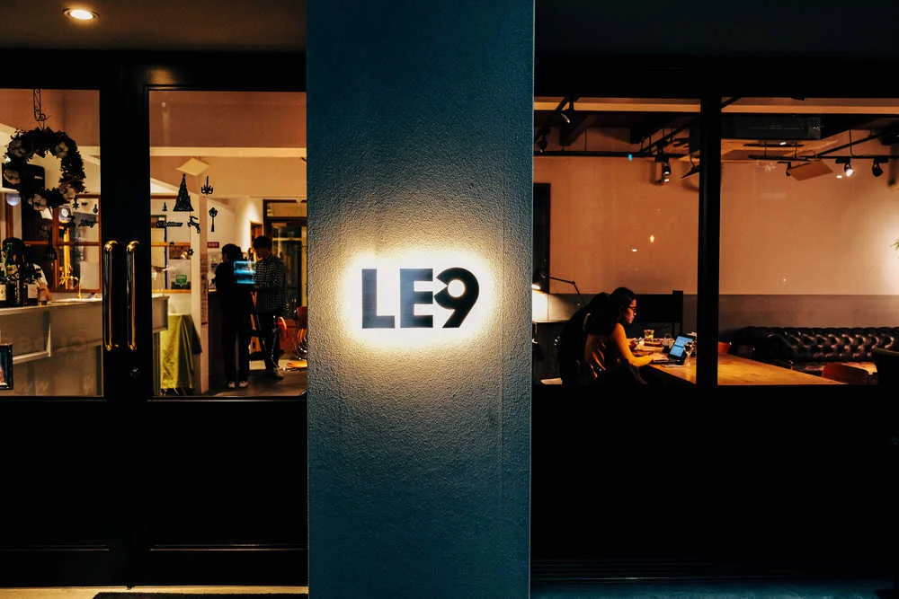 LE9